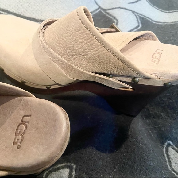 Ivory Ugg Nubuck/ Suede 3.5” Size 8 Sherpa Clogs - Picture 4 of 5